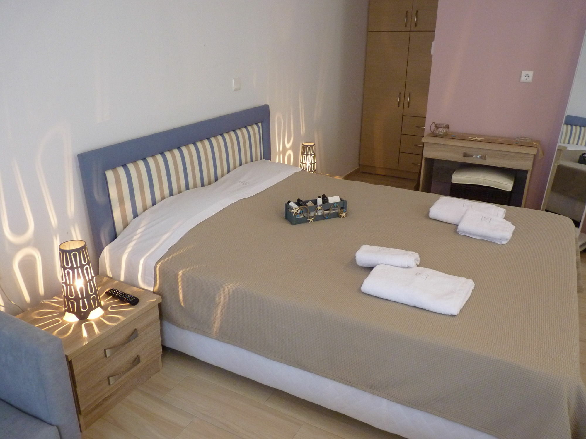 Ilianthos Apartments & Studios Микрос-Гиалос Экстерьер фото