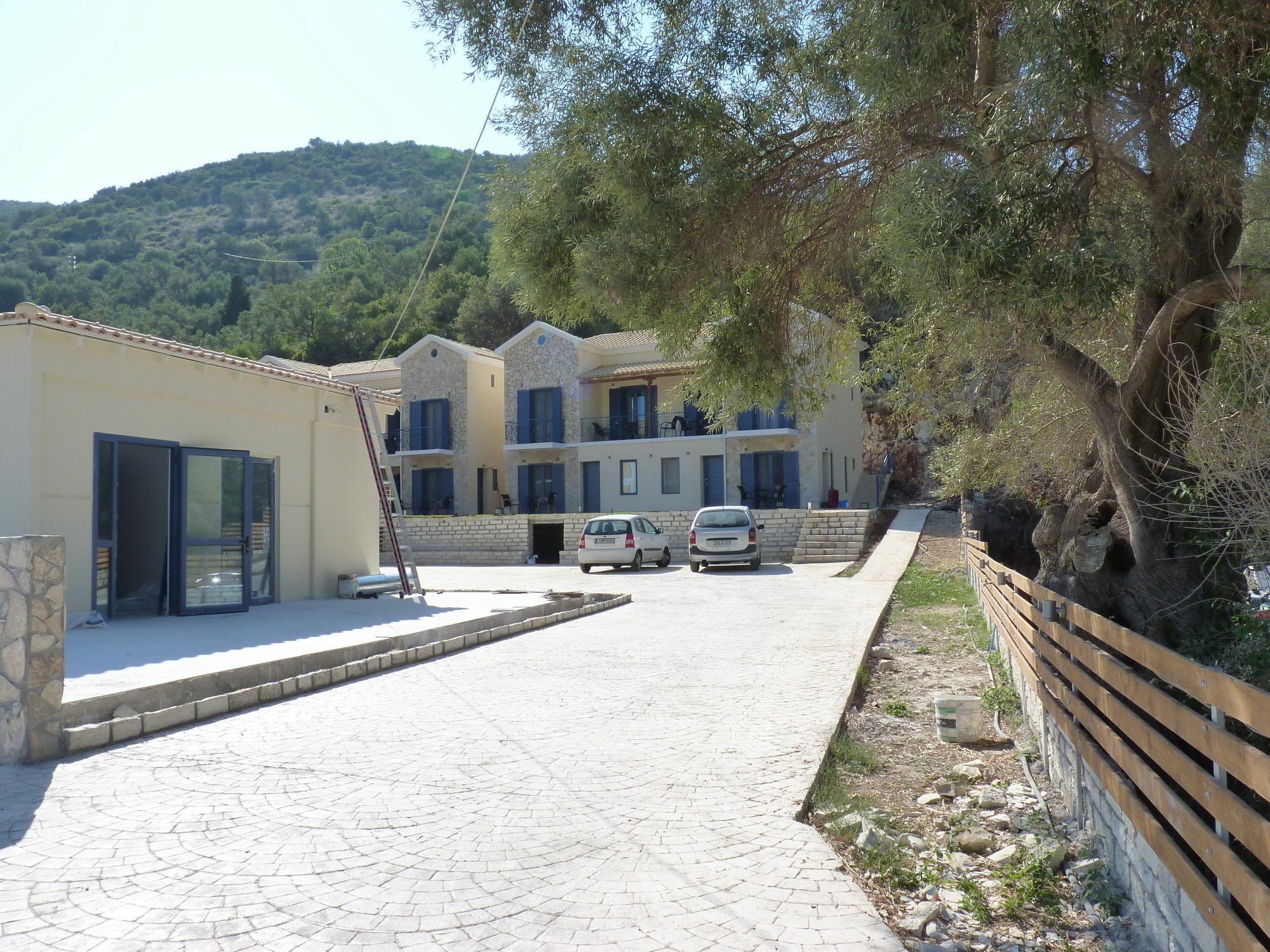 Ilianthos Apartments & Studios Микрос-Гиалос Экстерьер фото